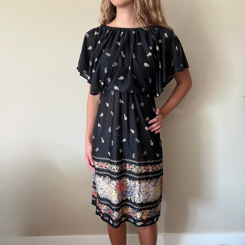 1970s Vintage Floral Rose Bohemian Print Boho Cowgirl Dress | Size Medium